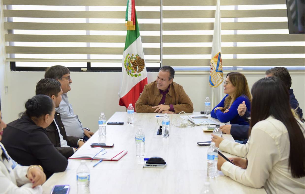 El alcalde Antonio Astiazarán se reunió con el alcalde de Los Cabos, Baja California Sur, Óscar Leggs Castro, así como otros funcionarios.