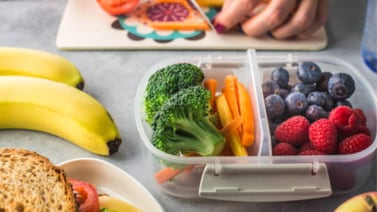 ¿Cuáles son los 4 tipos de alimentos que debe tener un lunch saludable para niños?