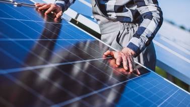 CFE: Así puedes ahorrar en electricidad mediante paneles solares legalmente utilizados