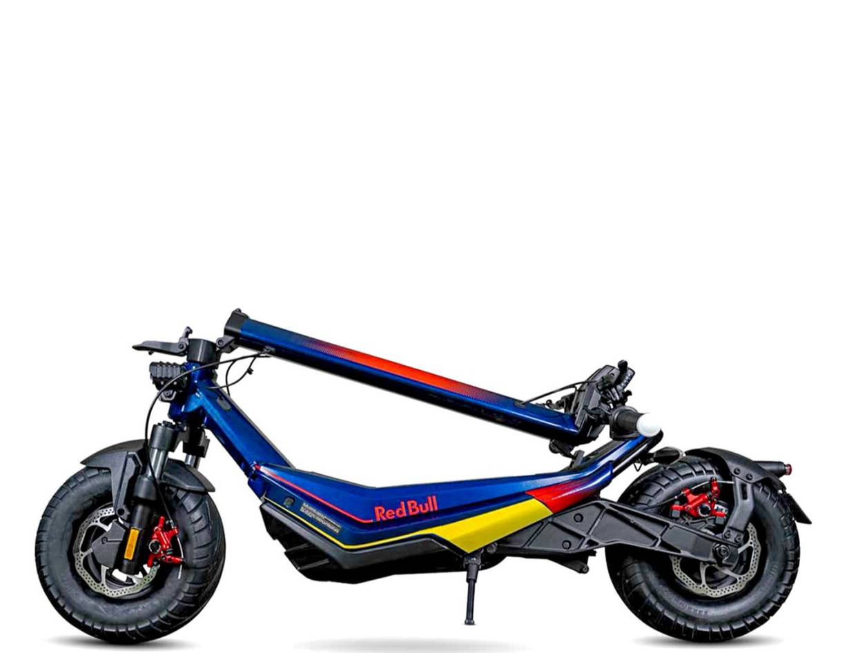 Red Bull, actual campeón de la Fórmula 1, presentó una nueva propuesta de movilidad a dos ruedas llamada E-Scooter RS 1200 AT.