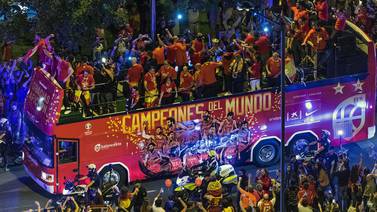 Selección Española de basquetbol festeja su título con desfile en Madrid