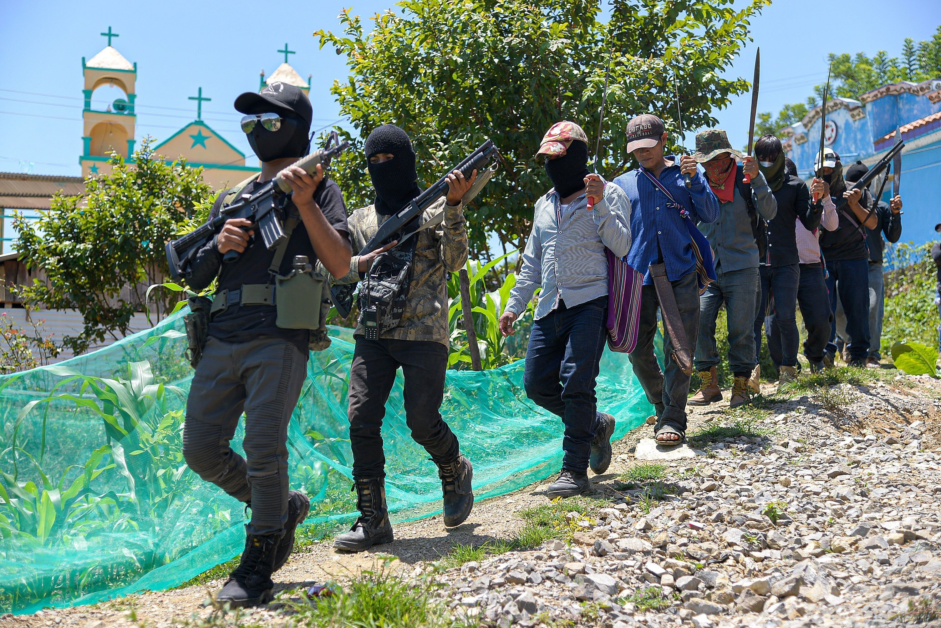 Autodefensas Los Machetes se presentan hoy ante 86 comunidades en el municipio de Pantelho, estado de Chiapas (México). EFE/Carlos López
