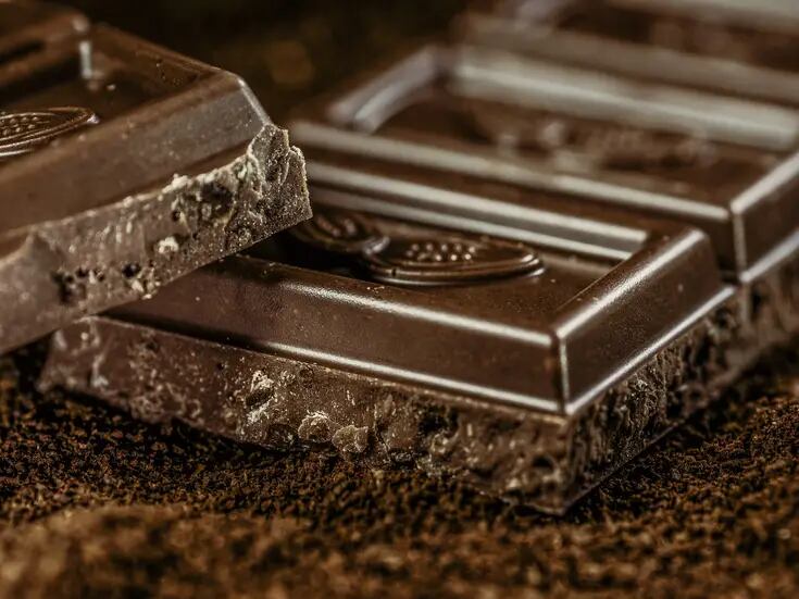 Prevén más aumentos en precios de chocolate en todo el mundo por máximos históricos del grano de cacao