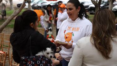 Karla Ruiz Macfarland es primera candidata en firmar compromiso de bienestar animal