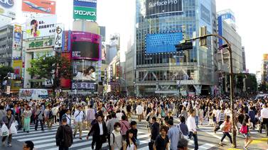Tokio rompe récord en contagios por Covid-19; casi tres mil nuevos casos