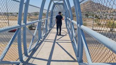 Salvan a mujer con bebé en brazos de tirarse de un puente en Hidalgo
