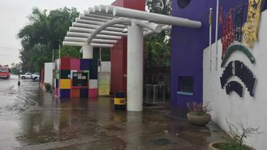 Evacuan tras lluvia el Parque Infantil en Obregón