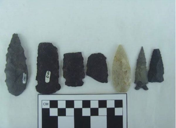 Entre los artefactos encontrados hay puntas de lanza y flecha.