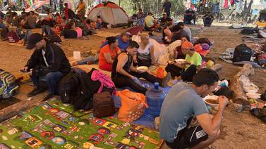 Caravana migrante 'Éxodo de la pobreza' se instala en Tapanatepec, Oaxaca, para presionar ayuda del Gobierno mexicano