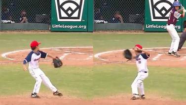 VIDEO: Niño beisbolista de 12 años sorprende al pitchar con ambos brazos
