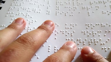 Expiden 30 actas de nacimiento en braille