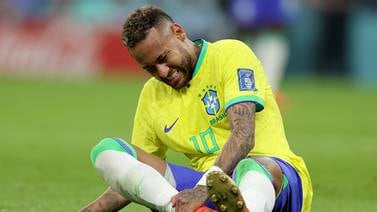 Neymar supera con éxito cirugía en rodilla izquierda
