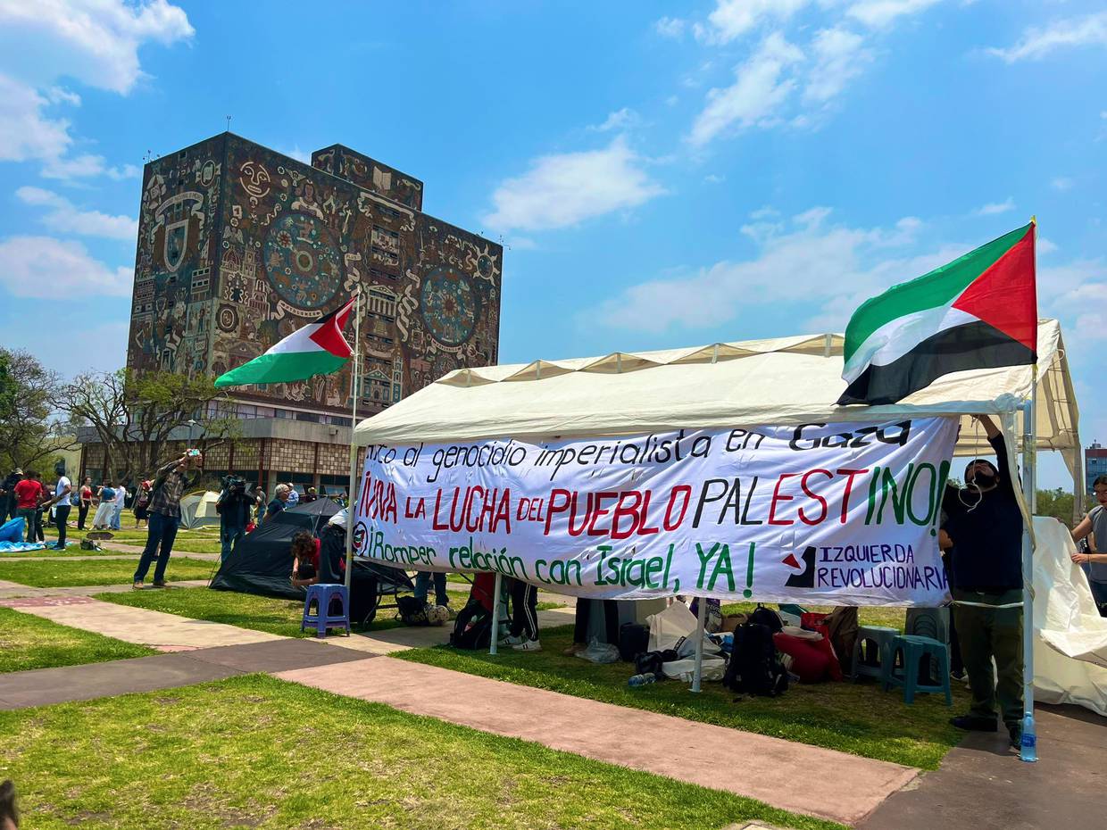 Estudiantes de la UNAM han comenzado a instalar un campamento en apoyo a Palestina. Foto: @porktendencia