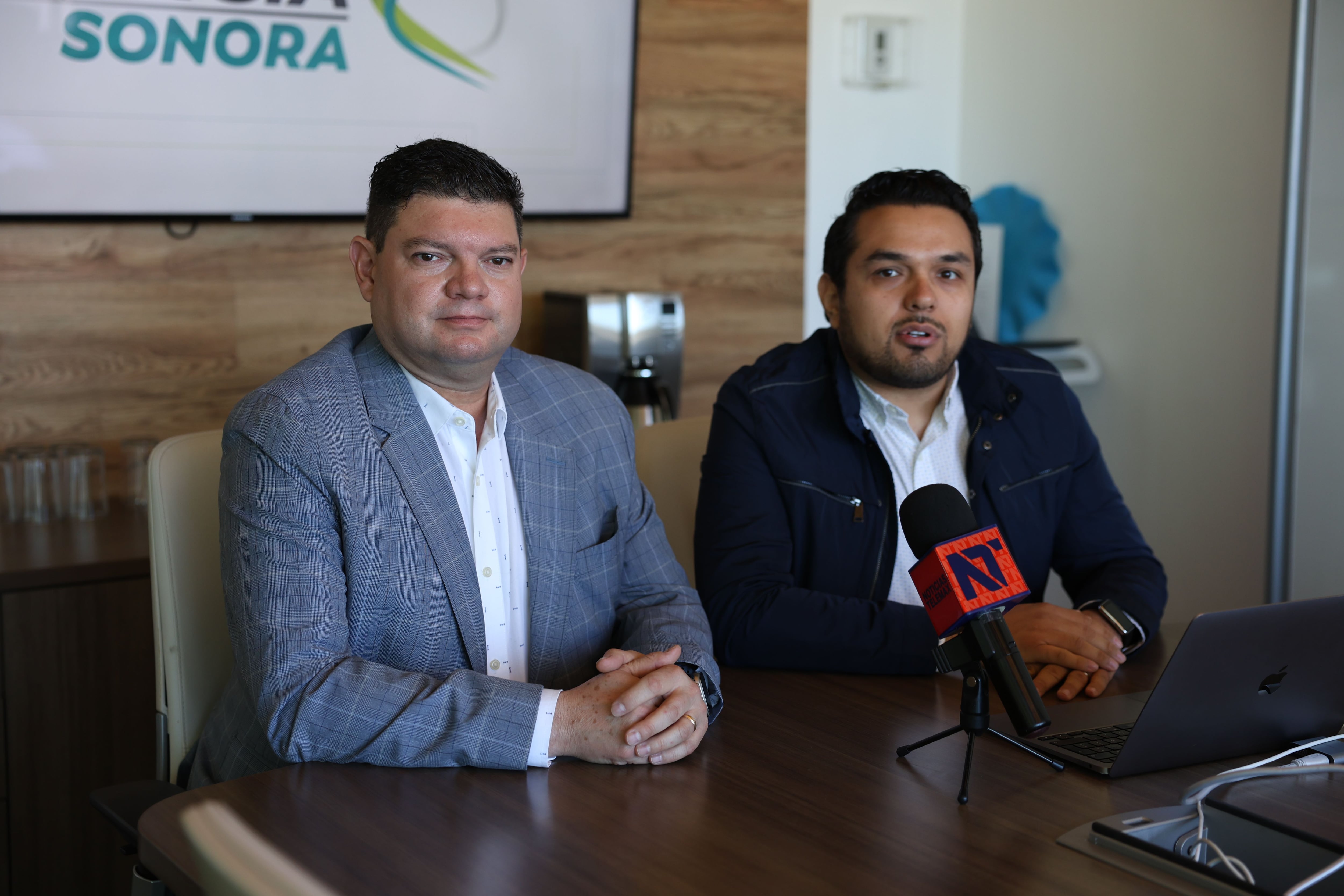 Luis Carlos Peralta Peñúñuri y Fernando Rodríguez Tovar anunciaron la celebración del Sonora Energy Summit. FOTO: TEODORO BORBÓN