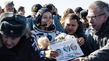 El equipo de rodaje ruso explica cómo filmaron la primera película en órbita