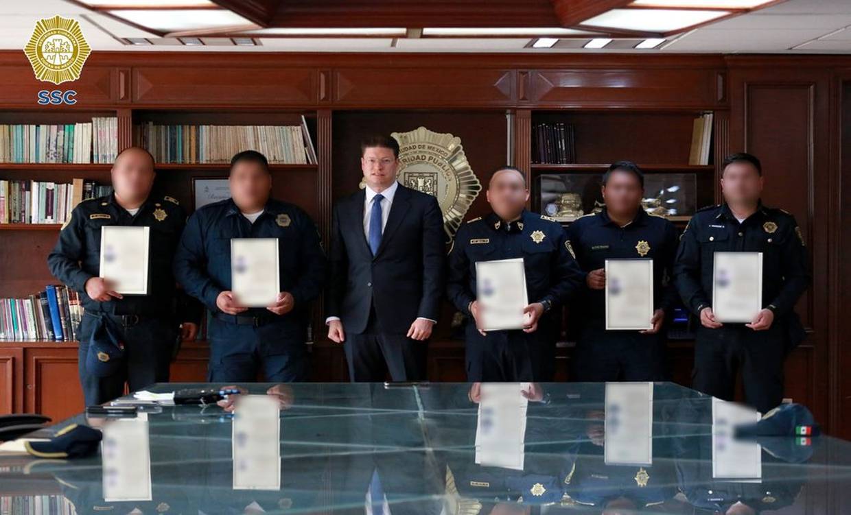 La SSC reconoce a policías que detuvieron al presunto feminicida serial Miguel N. Foto: Especial