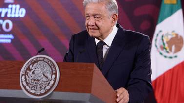 AMLO: Bandera de México permanecerá izada en el Zócalo durante “Marea Rosa”