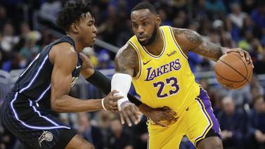 LeBron James llega al entrenamiento de Lakers con tenis de Kobe Bryant