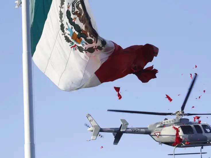 VIDEO: Helicóptero corta la Bandera monumental en el Campo Militar 1