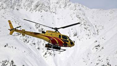 Everest: Nepal prohíbe vuelos “no esenciales” de helicópteros por dos meses