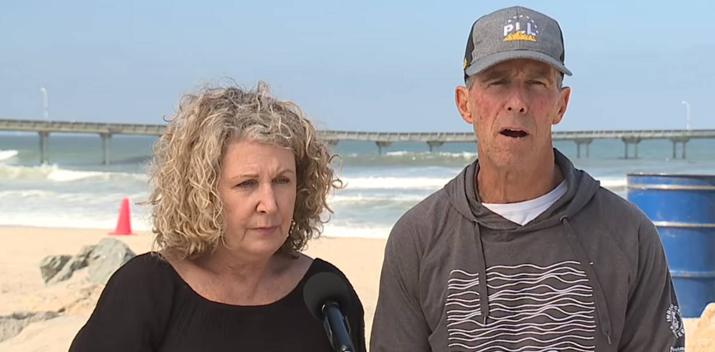 Debra y Martin Robinson, padres de los surfistas australianos Callum y Jake, asesinados en Ensenada.