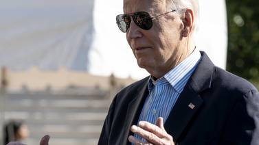 Biden firma ley para evitar cierre de funciones de gobierno federal