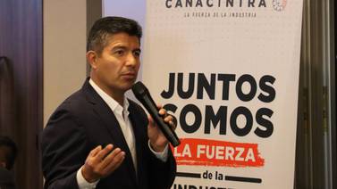 Candidato a gubernatura de Puebla denuncia ataque en su casa; reporta “personas inocentes heridas”