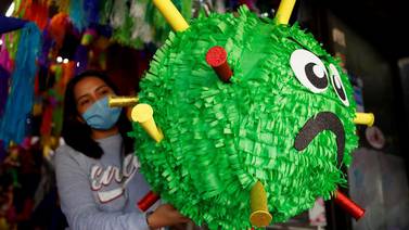 Fotos: Una piñata del coronavirus para desahogarse del 2020