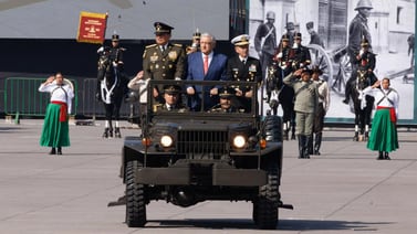 AMLO encabeza ceremonia del desfile cívico militar del 113 Aniversario de la Revolución Mexicana