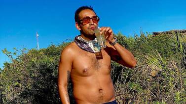 "El Capi" Pérez es denunciado ante Cofepris por promover bebida alcohólica