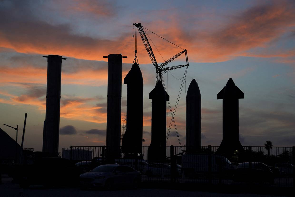 Prototipos de cohetes Starship de SpaceX se ven en la base de SpaceX en Brownsville, Texas, EEUU, el 19 de agosto de 2023. REUTERS/Verónica G. Cárdenas.