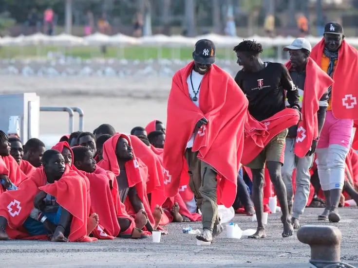 Reportan 50 migrantes desaparecidos tras hundimiento de barca en Canarias