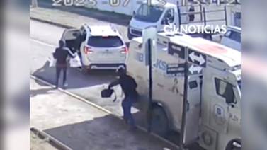 VIDEO: Hombres asaltan camión de valores y se llevan 29 millones de pesos; se investiga la participación de al menos uno de los guardias de seguridad