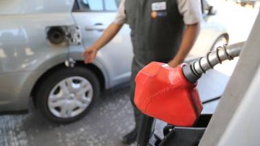 Gasolina regular pasa los 20 pesos