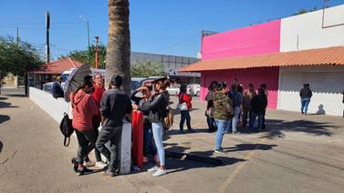 Hermosillo: Padres de Familia denuncian falta de atención en oficinas de Becas Benito Juárez