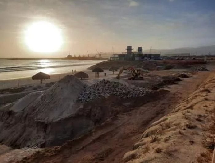 La acción judicial surge a partir de la demanda de amparo 263/2021 presentada en mayo de 2021 por miembros de la comunidad de Ensenada contra la ejecución del proyecto “Construcción de Malecón y Núcleos de Servicio en Playa Hermosa”.