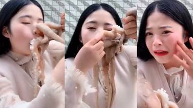 VIDEO: Influencer china se intenta comer un pulpo vivo durante transmisión en vivo, pero el animal la ataca