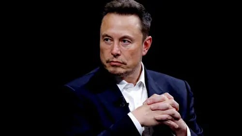 Elon Musk viaja a China para buscar avanzar hacia los autos autónomos