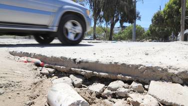 Malas condiciones de calles por Tijuana deterioran unidades de transporte de personal