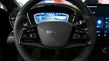 Cómo China construyó el auto eléctrico BYD, el que es considerado el asesino de Tesla