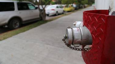 Bomberos da mantenimiento a hidrantes de Tijuana