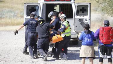 Mujer sufre lesión mientras realizaba senderismo en Cerro El Bachoco; Bomberos la rescatan