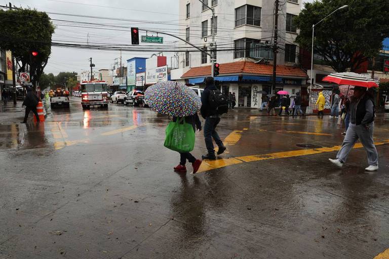 Las precipitaciones continuarán durante el sábado y domingo, informó Protección Civil.