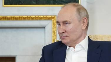 Putin firma ley que prohíbe el cambio de sexo en Rusia