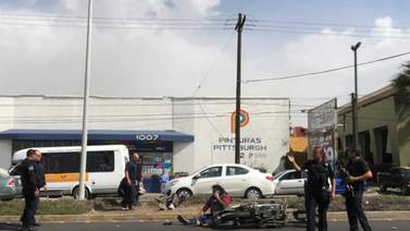 Choque de patrulla contra motocicleta deja dos lesionados en Ensenada