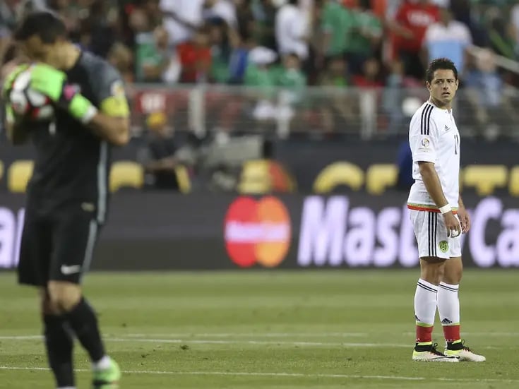 "Diles que paren": Futbolista chileno recuerda la súplicas de 'Chicharito' en el 7-0 de Chile a México
