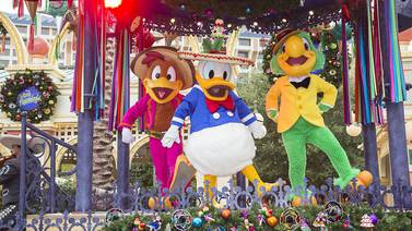 Mirabel, el 'Encanto' de Disneyland esta Navidad