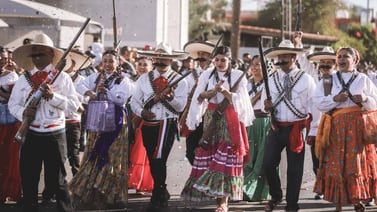  Realizan desfile conmemorativo de la Revolución Mexicana