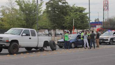 Accidente automovilístico frente al Museo de la Unison