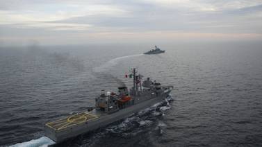 La Armada de México ejecuta ejercicio con buque de la marina de guerra de Perú  